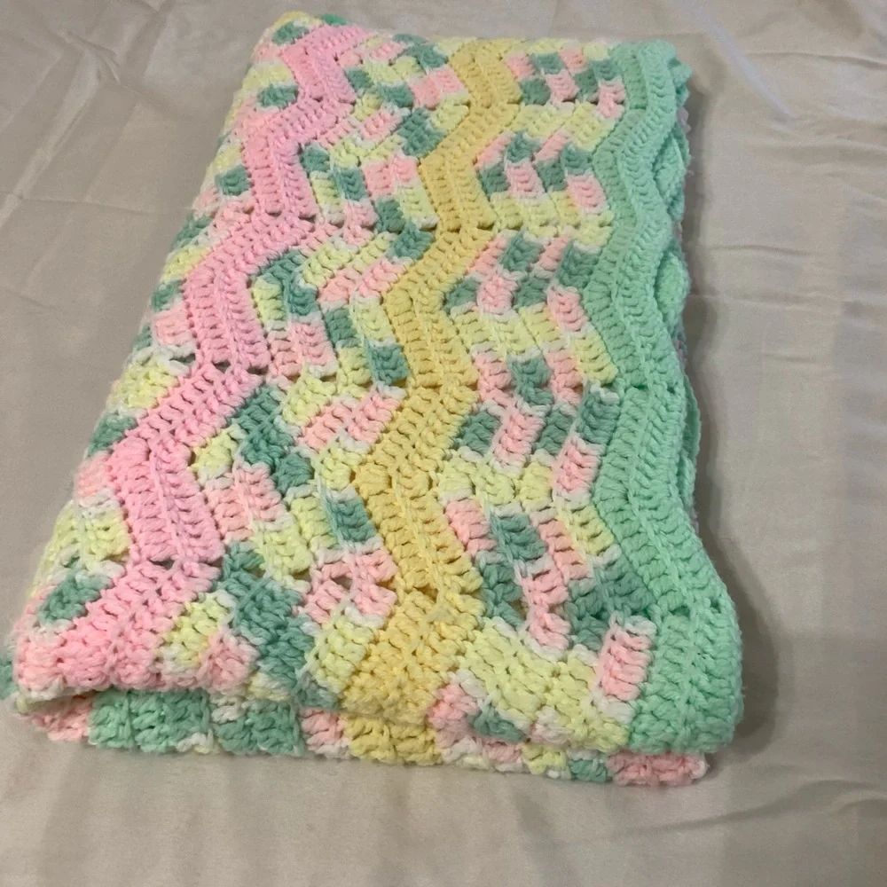 Vintage pastel crocheted knit blanket throw